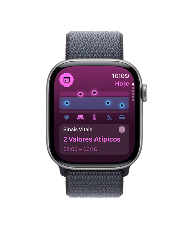 Apple Watch Series 11 com caixa de alumínio cinza-espacial, app Sinais Vitais, gráfico de pontuação de saúde, notificação de valores atípicos de sinais vitais noturnos, lateral direita, Digital Crown, pulseira loop esportiva cinza-escura