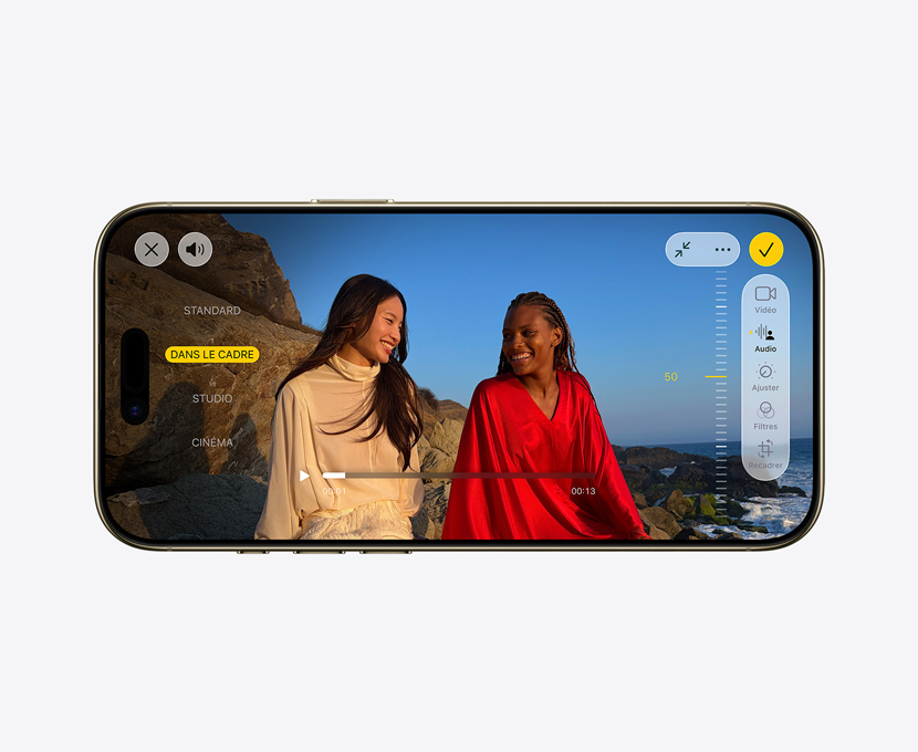 iPhone Air, face avant, vidéo pro avec la fonctionnalité Mix audio en cours d’utilisation