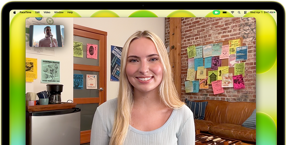 Citrusově žlutý MacBook Neo s kamerou nad displejem, na obrazovce je vidět probíhající hovor přes FaceTime