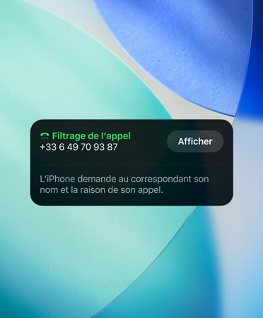 Un widget d’app iPhone présente la fonctionnalité de filtrage lors d’un appel entrant, nouveau fond d’écran OS en arrière-plan