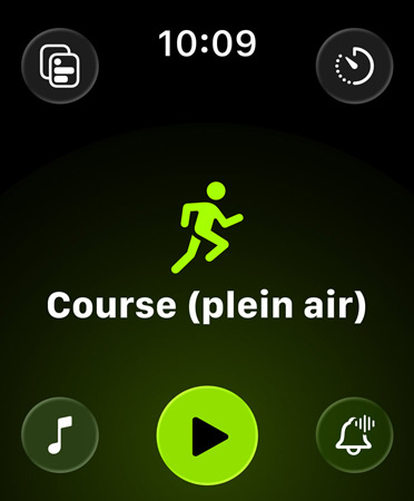 Nouvel affichage de l’app Exercice, boutons verts dans chaque coin pour accéder aux alertes, à la musique, aux expériences, aux exercices personnalisés et aux données, sur un fond noir. Au centre, une icône de coureur verte, avec au-dessous Course (plein air) en lettres blanches et encore en dessous, un bouton Lecture vert