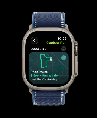 Apple Watch Ultra 3, natural color, titanium case, Race Route, Outdoor Run workout, band, Trail Loop, blue/bright blue color