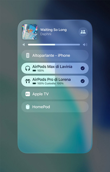 Una schermata di AirPlay su un iPhone che mostra quanto è facile condividere l’audio fra due paia di AirPods