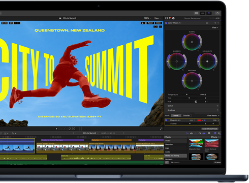 Čiastočný pohľad na obrazovku MacBooku Air s rozpracovanými úpravami videa ukazuje schopnosti čipu M5