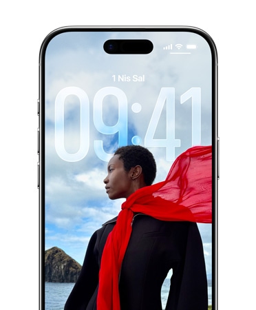 iPhone Kilit Ekranı, saat göstergesinin Kilit Ekranı fotoğrafına uyum sağladığını gösteriyor