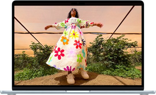 Liquid Retina ekranı gösterilen 15 inç MacBook Air