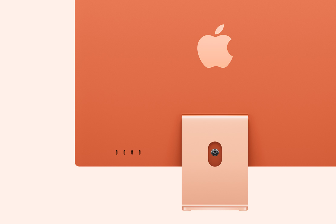 Vista posterior de un iMac naranjo, que destaca los cuatro puertos USB-C