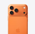 iPhone 17 Pro arancione cosmico mostrato da dietro, sistema di fotocamere Pro Fusion sul pannello in rilievo nella parte superiore