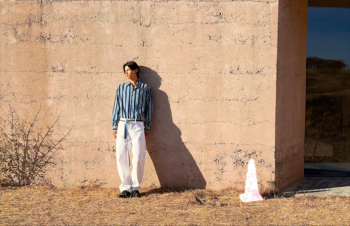 Strumento Ripulisci in uso che evidenzia un cono segnaletico da rimuovere da una foto