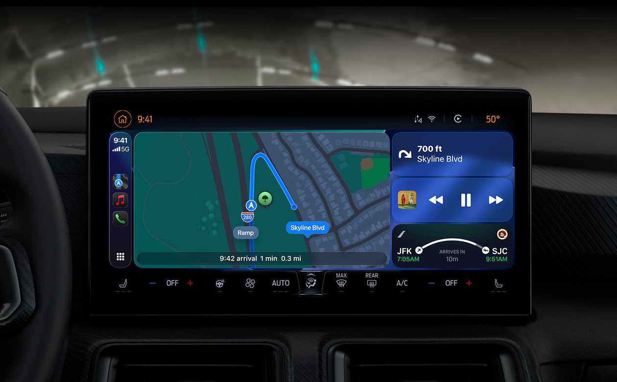 CarPlay in een auto toont de routebeschrijving in Kaarten, Apple Music, vluchtgegevens en widgets