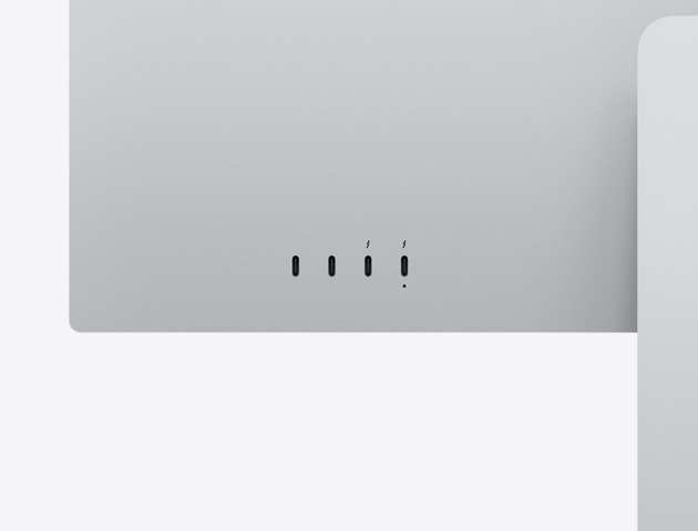 Detailný pohľad na zadnú stranu displeja Studio Display XDR, na ktorom vidno dva porty USB‑C a dva porty Thunderbolt 5