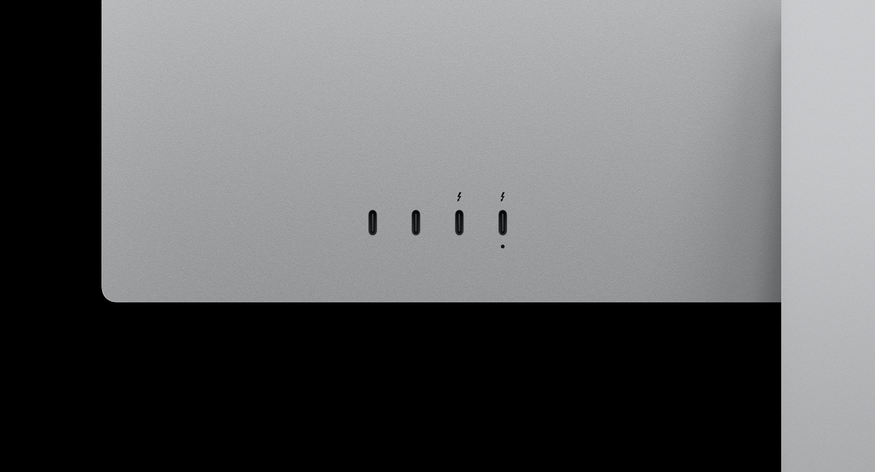 Detailný pohľad na zadnú stranu displeja Studio Display XDR, na ktorom vidno dva porty USB‑C a dva porty Thunderbolt 5