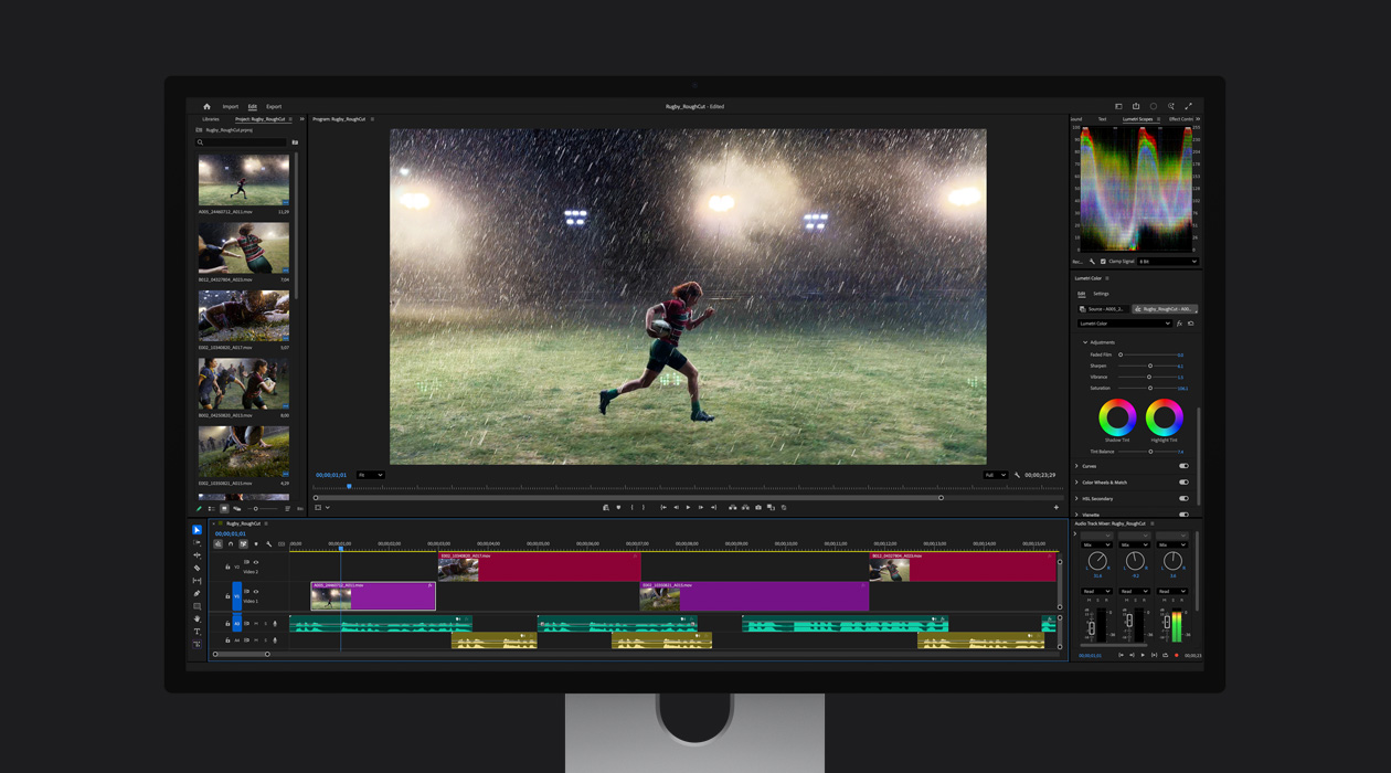 Súbor Adobe Premiere Pro, v ktorom hráč ragby beží v daždi po ihrisku 